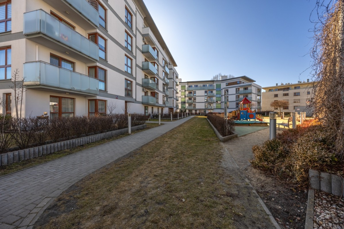 Fully equipped kitchen with built-in appliances Parking space in underground garage Excellent location in Mokotów