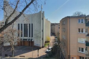 Spacious 2-Bedroom Apartment in Nowa Praga Warsaw, Balcony & Separate Kitchen 3