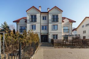 PREMIUM STUDIO APARTMENT WITH PRIVATE GARDEN FOR RENT WARSAW 2