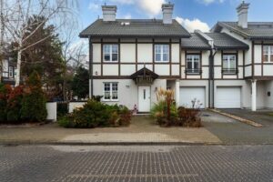 Spacious Family Home for Sale in Józefosław | 215 m² | 7 Rooms | Gated Community Near Kabaty Forest 1