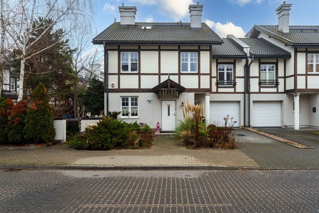 Spacious Family Home for Sale in Józefosław | 215 m² | 7 Rooms | Gated Community Near Kabaty Forest