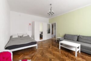 APARTMENT FOR RENT IN TENEMENT HOUSE   WARSAW  ORLA STREET 5