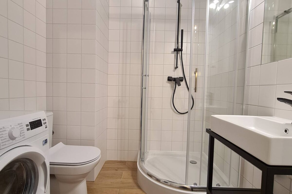 Modern 2-Room Apartment for Rent – Warsaw Ochota | Józefa Siemieńskiego Street | 30 m² | Balcony | New Building 10