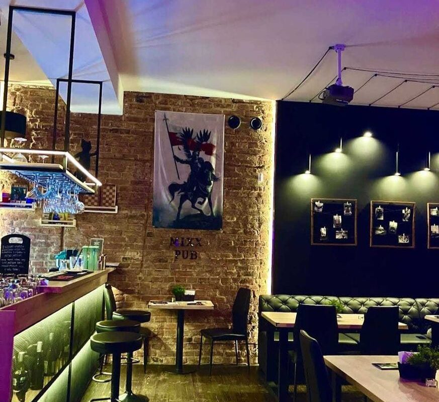 Devren Kiralık – Varşova Praga-Północ’ta Karlı Burger Pub / Karaoke Mekânı (Ząbkowska Caddesi, Koneser Bölgesi) 3