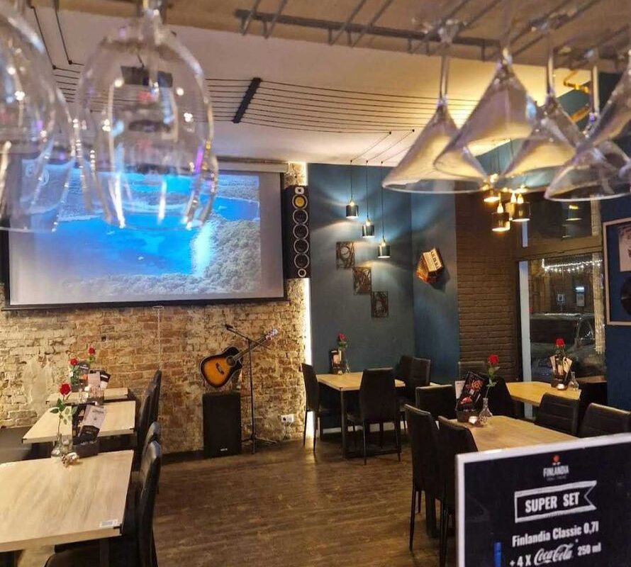 Devren Kiralık – Varşova Praga-Północ’ta Karlı Burger Pub / Karaoke Mekânı (Ząbkowska Caddesi, Koneser Bölgesi) 5