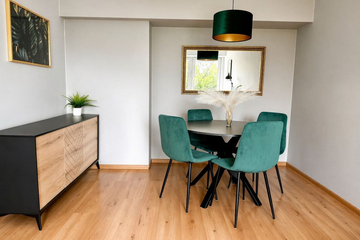Sunny 1-Bedroom Apartment for Rent in Gocław, Warsaw Balcony 14