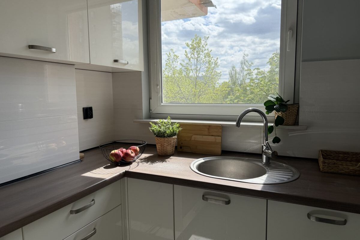 Sunny 1-Bedroom Apartment for Rent in Gocław, Warsaw Balcony 7