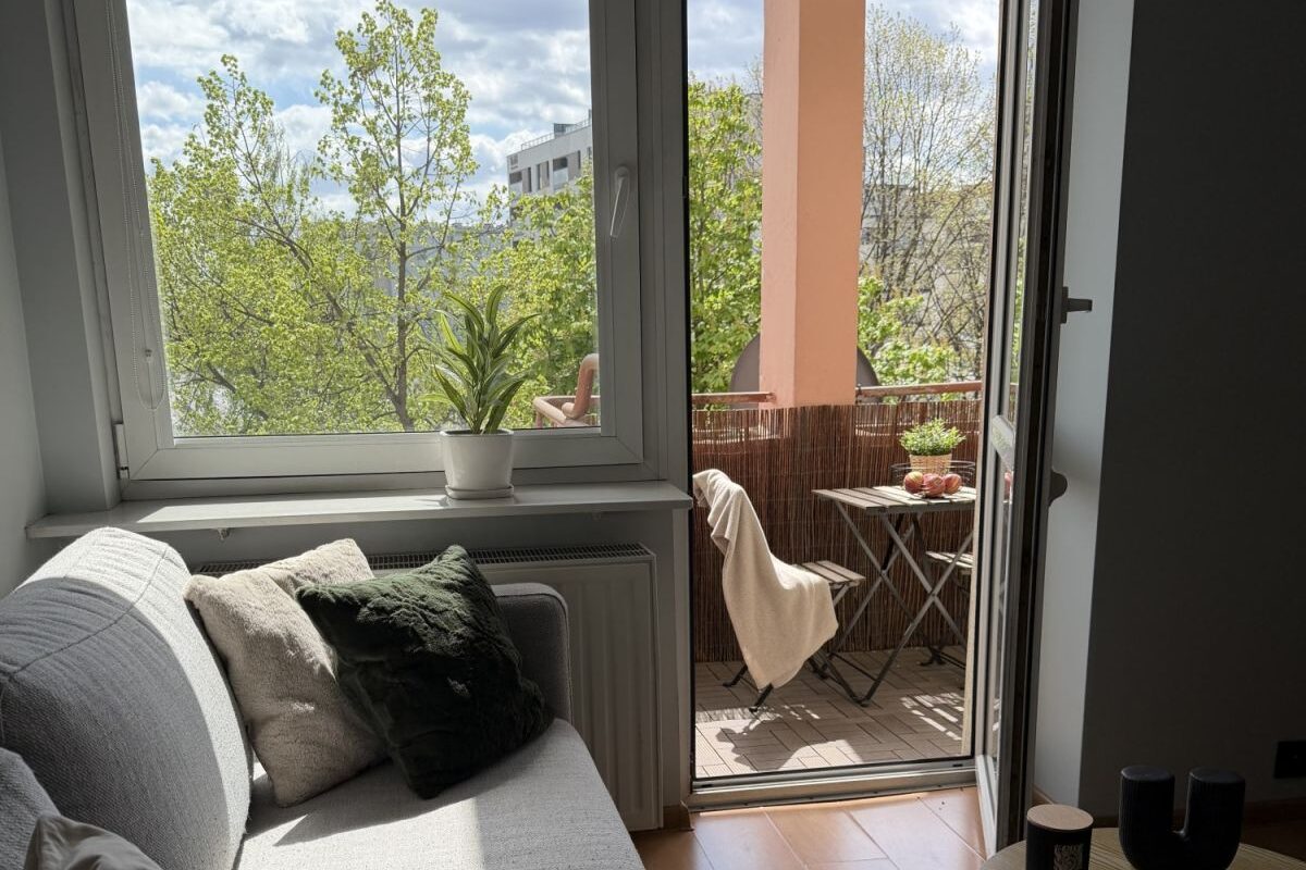 Sunny 1-Bedroom Apartment for Rent in Gocław, Warsaw Balcony 10