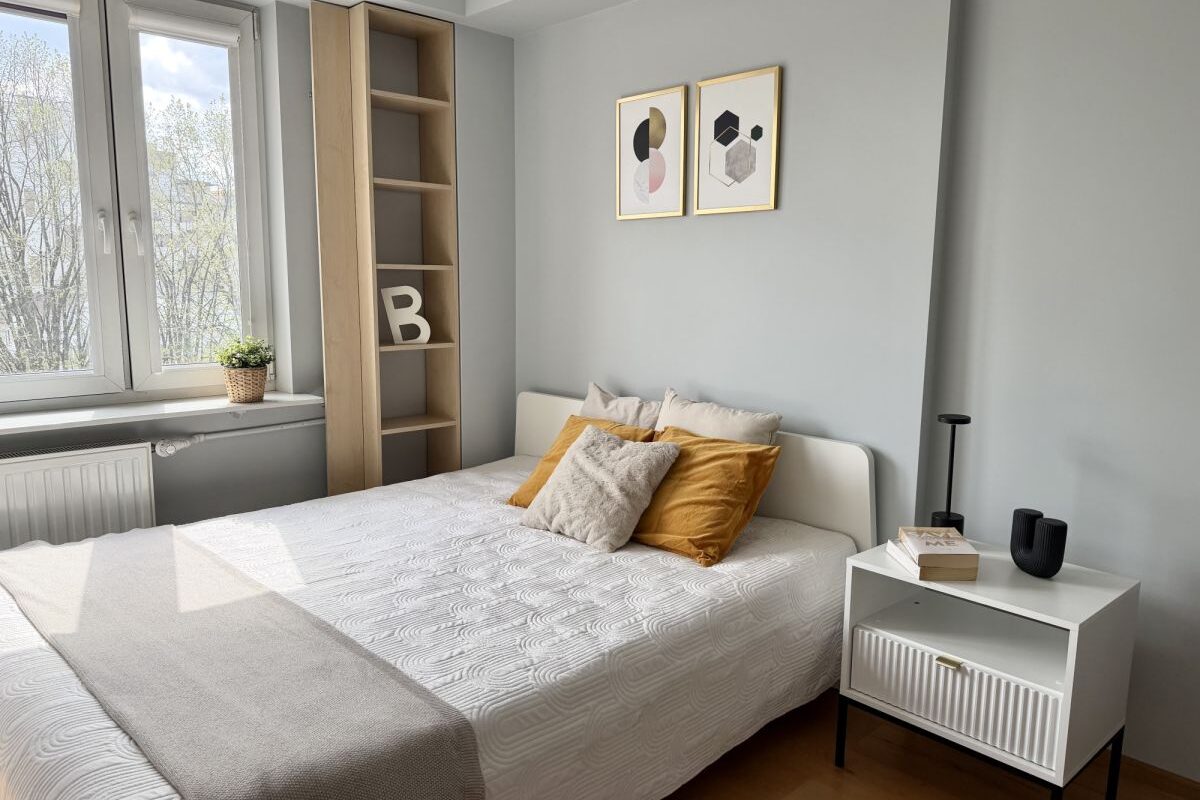 Sunny 1-Bedroom Apartment for Rent in Gocław, Warsaw Balcony 5