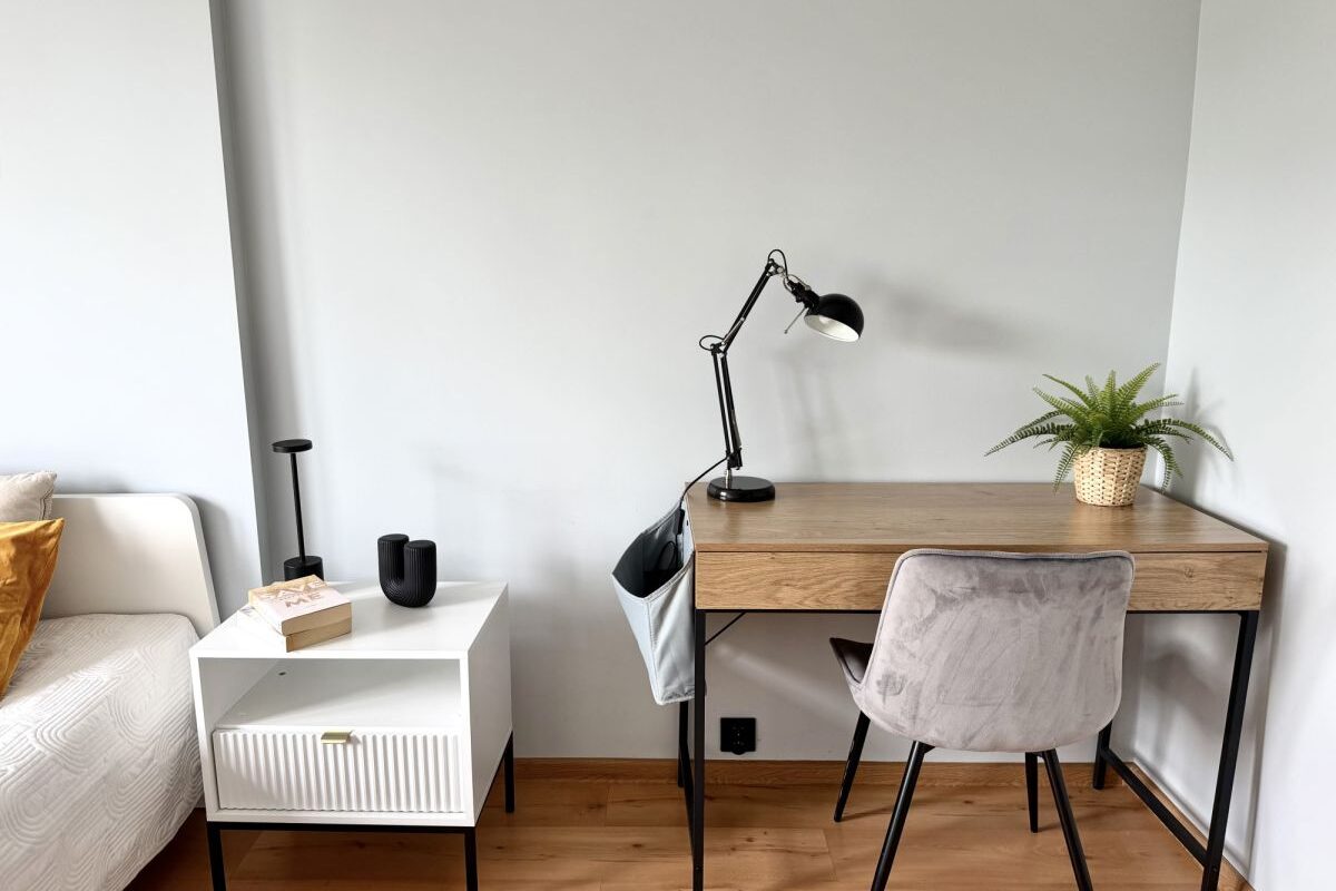 Sunny 1-Bedroom Apartment for Rent in Gocław, Warsaw Balcony 4