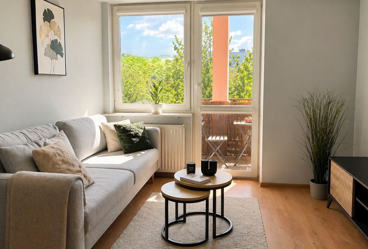 Sunny 1-Bedroom Apartment for Rent in Gocław, Warsaw Balcony 11