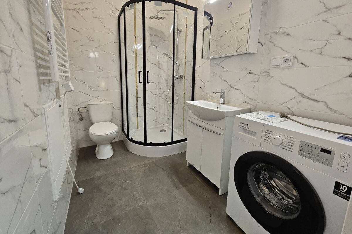 Renovated 2-Room Apartment for Rent in Legionowo 8