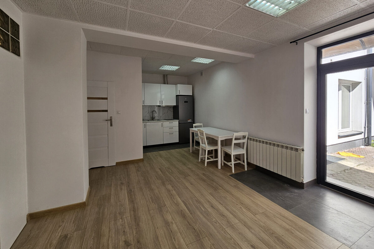 Renovated 2-Room Apartment for Rent in Legionowo 7