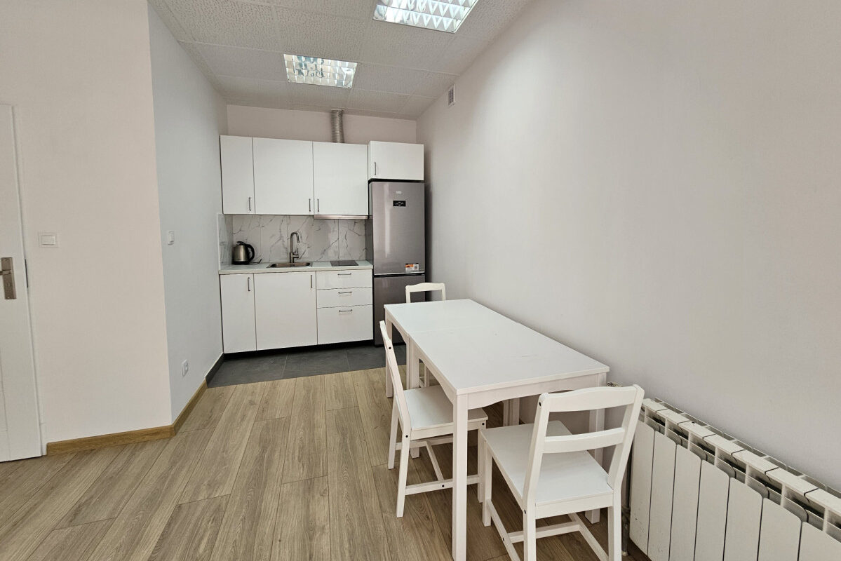 Renovated 2-Room Apartment for Rent in Legionowo 10