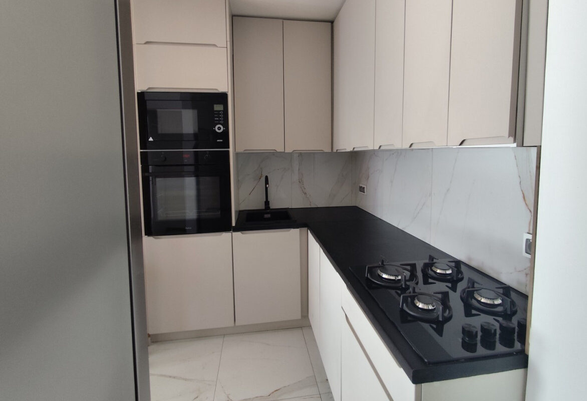 Modern 2-Room Apartment for Rent Near Rondo Daszyńskiego | Wola, Warsaw 11