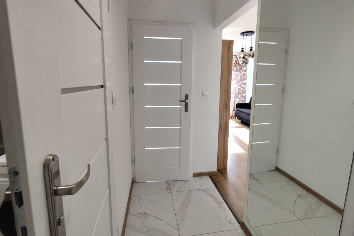 Modern 2-Room Apartment for Rent Near Rondo Daszyńskiego | Wola, Warsaw 2