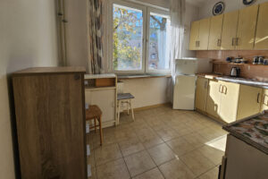 Sunny Studio Apartment with Separate Kitchen & Balcony for Sale in Ursus, Warsaw 2