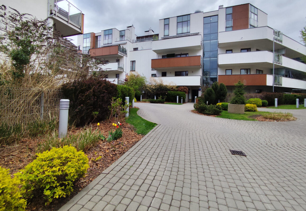 2-Bedroom Apartment with South-Facing Balcony for Sale in Wilanów, Warsaw Garage Prime Location 2