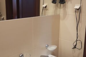 Fully Furnished Studio Apartment for Rent in Warsaw 5