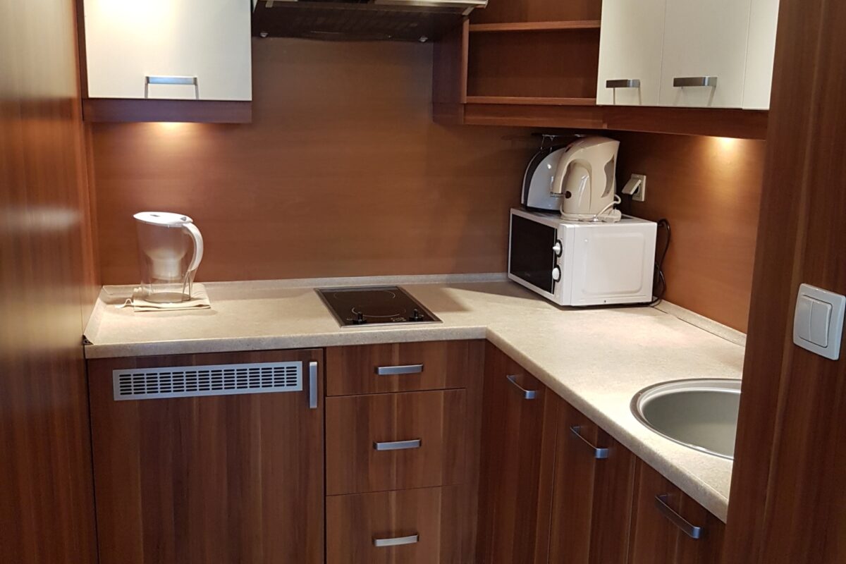 Fully Furnished Studio Apartment for Rent in Warsaw 9